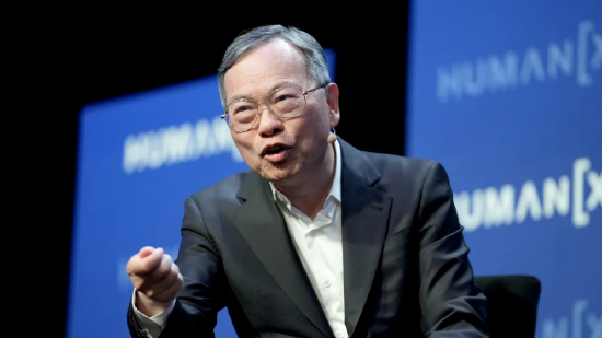 配资公司股票分享 超微电脑给出疲弱业绩指引，称受 “经济不确定性和关税影响”